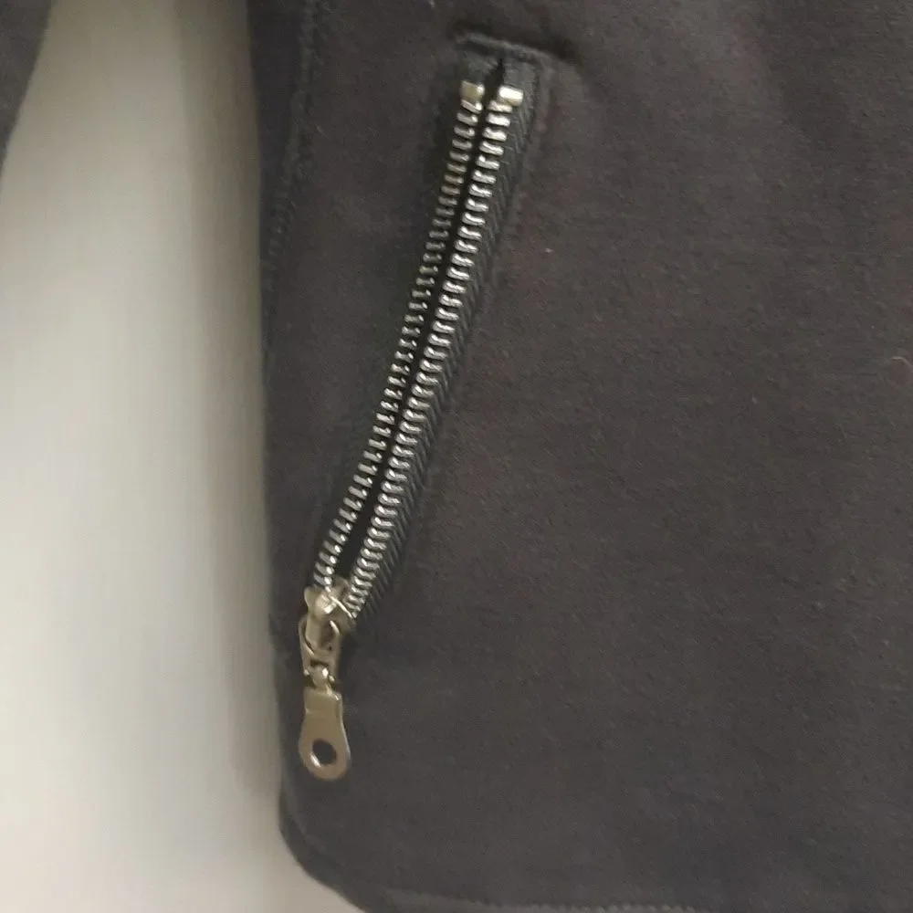 Grey jacket. - Picture 4 of 5